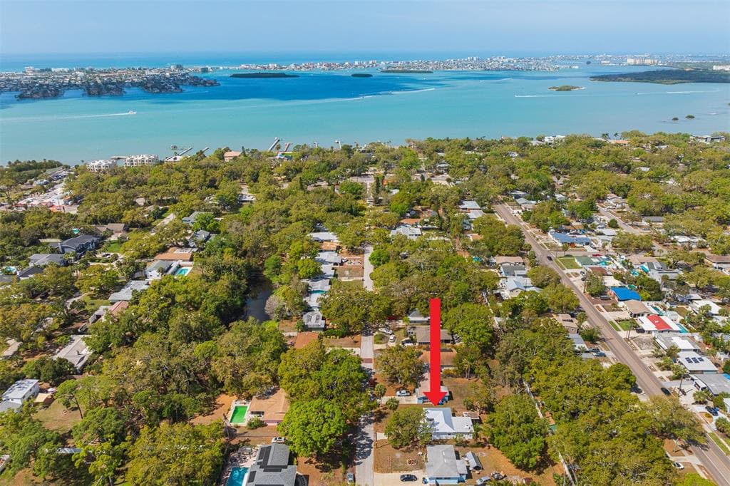 8023 COUNTRY CLUB ROAD N ST PETERSBURG, FL 33710