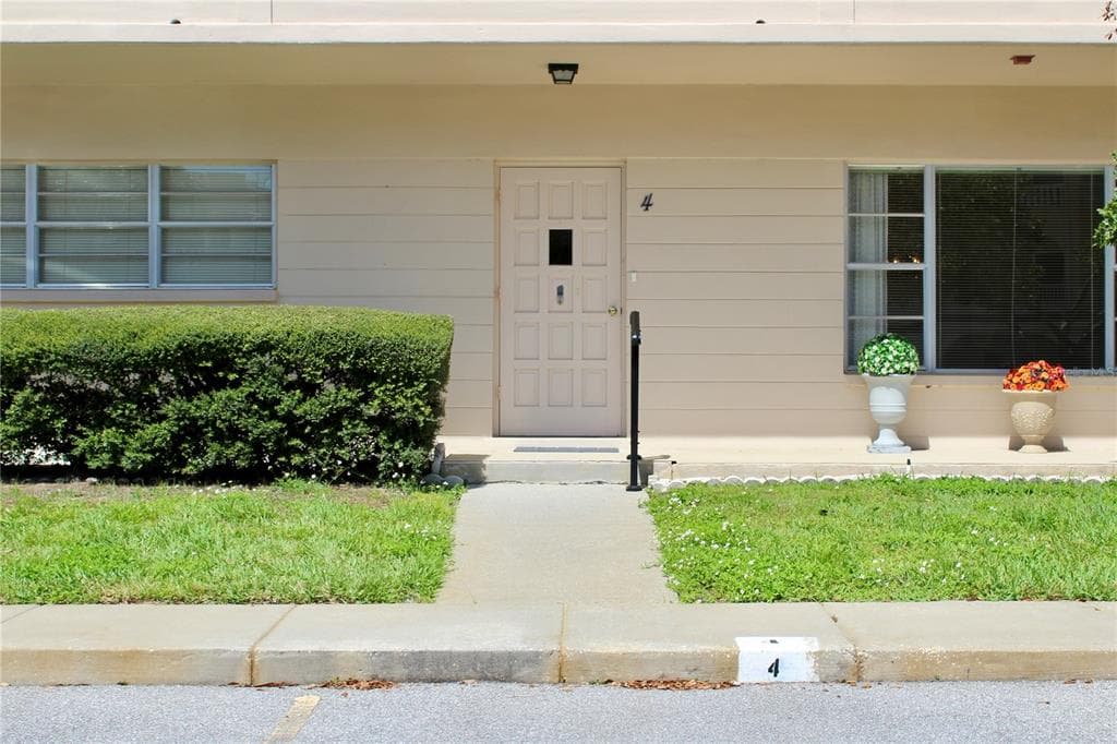 2170 AMERICUS BOULEVARD S UNIT 4 CLEARWATER, FL 33763