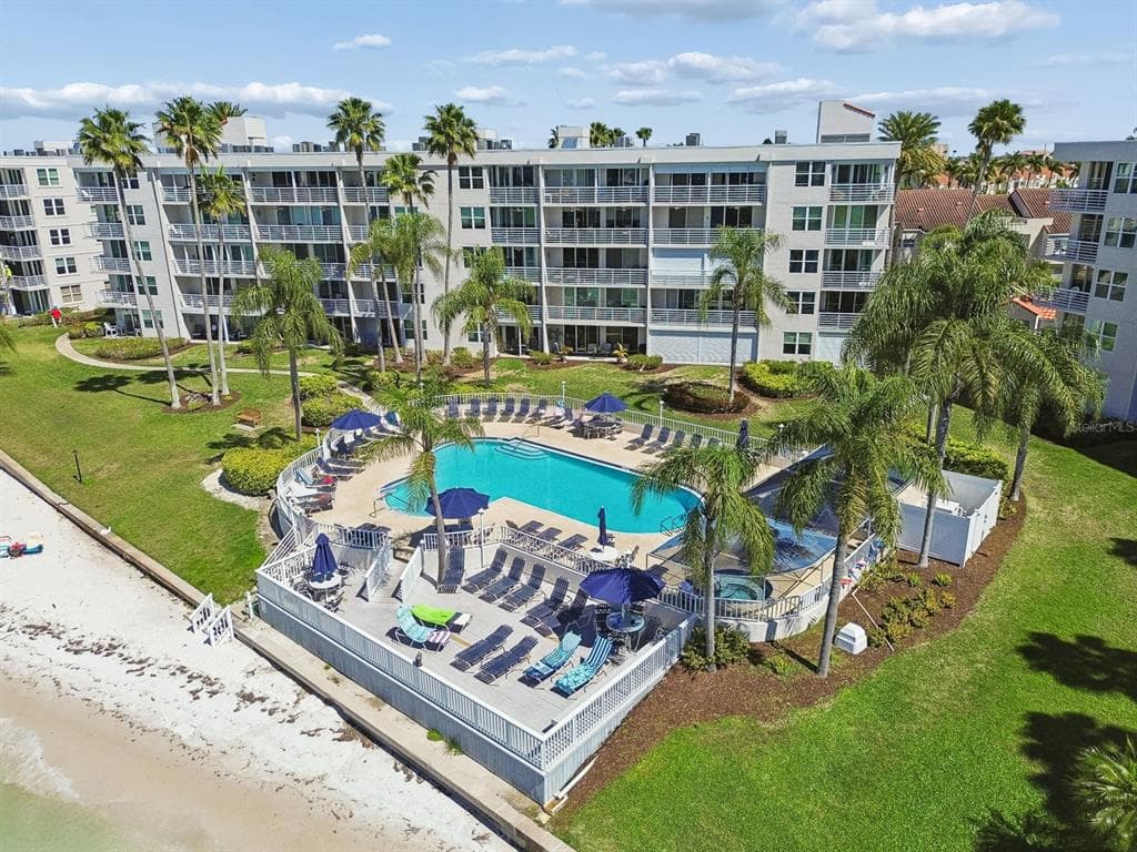 5801 BAHIA DEL MAR CIRCLE UNIT 114 ST PETERSBURG, FL 33715