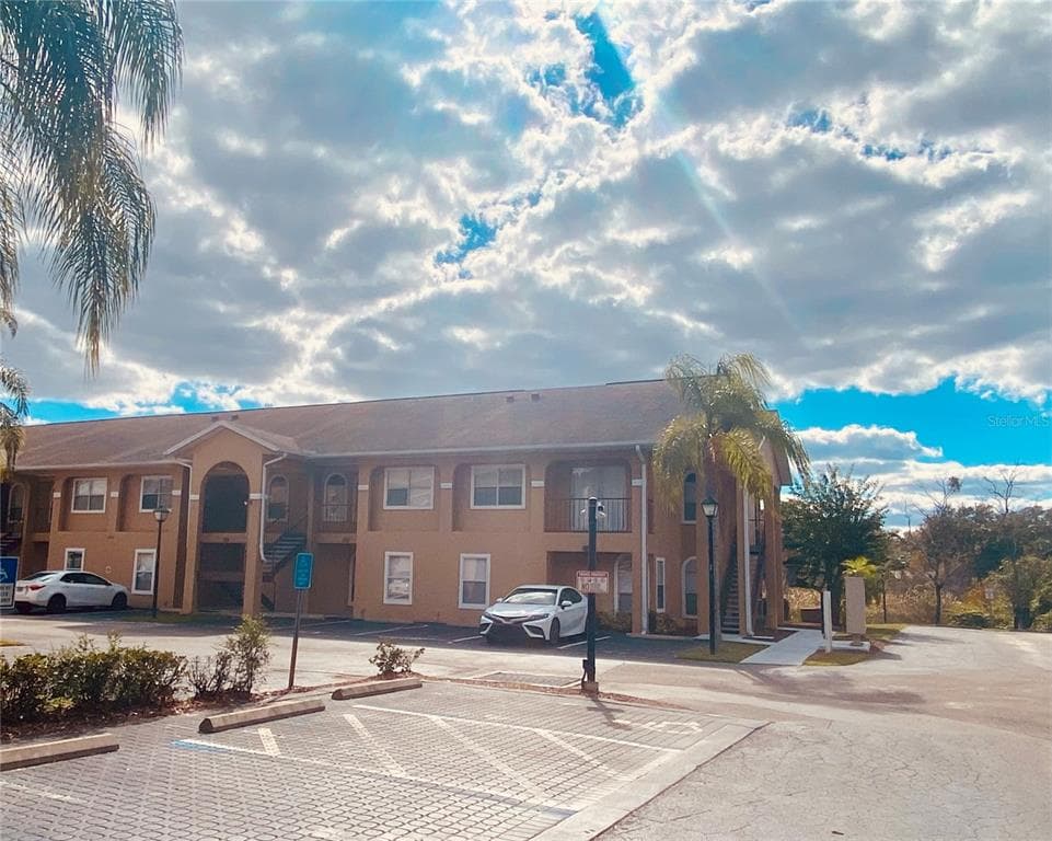 8830 CORAL PALMS COURT UNIT B KISSIMMEE, FL 34747