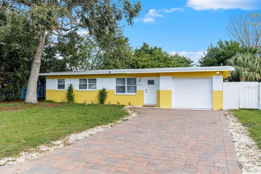 8215 QUAIL ROAD SEMINOLE, FL 33777