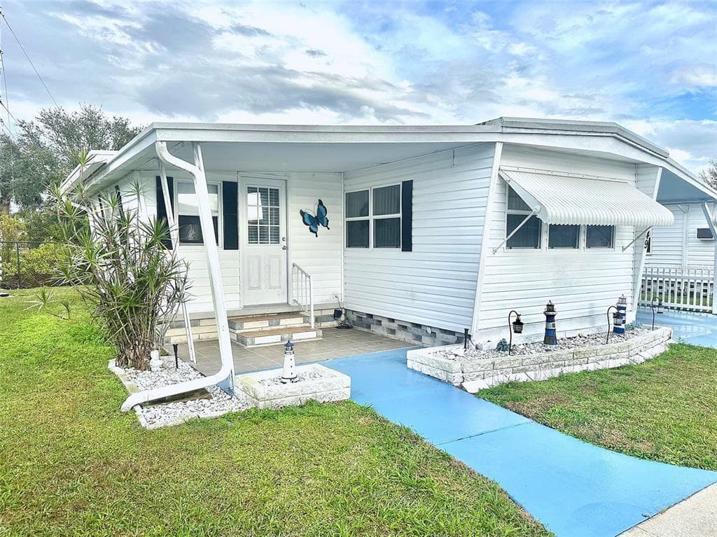 2000 E BAY DRIVE UNIT 49 LARGO, FL 33771