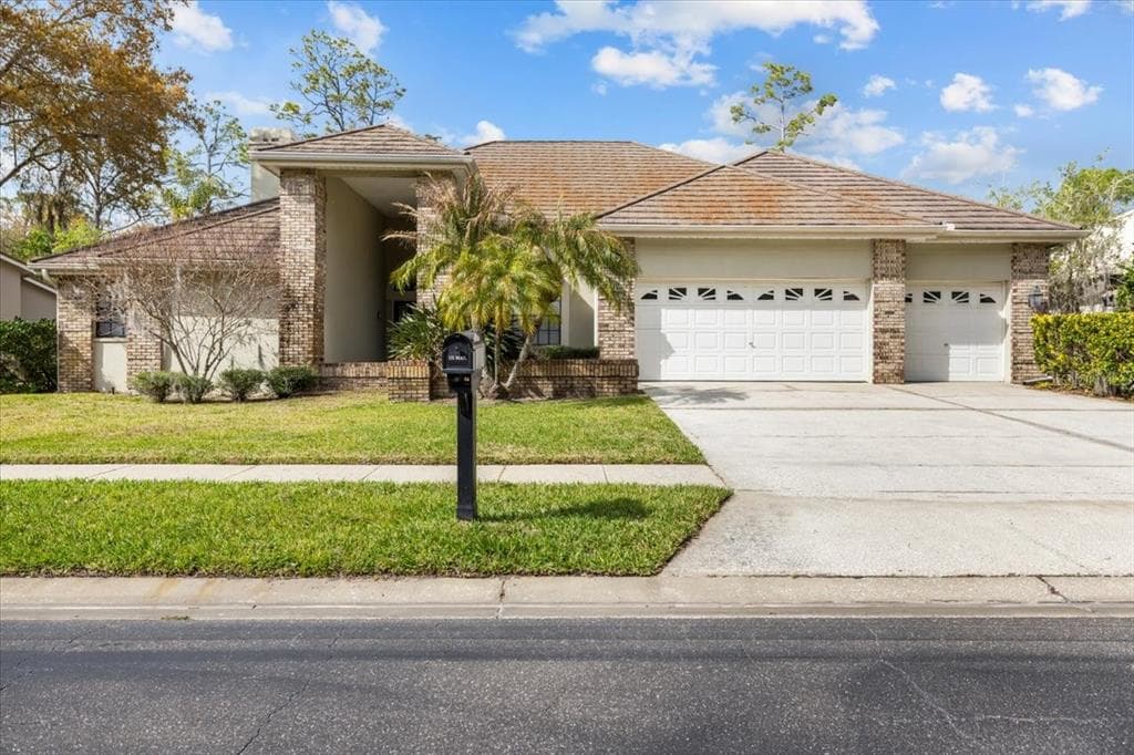 35 GREENHAVEN TRAIL