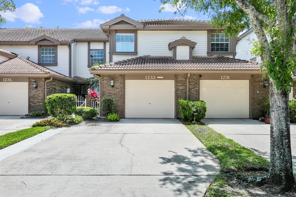 1233 CLAYS TRAIL OLDSMAR, FL 34677
