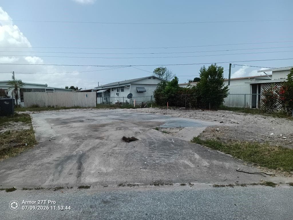 406 51ST AVENUE PLAZA W BRADENTON, FL 34207