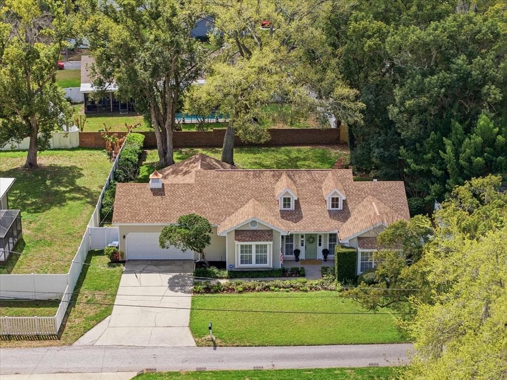 2004 RUSSELL DRIVE TAMPA, FL 33618