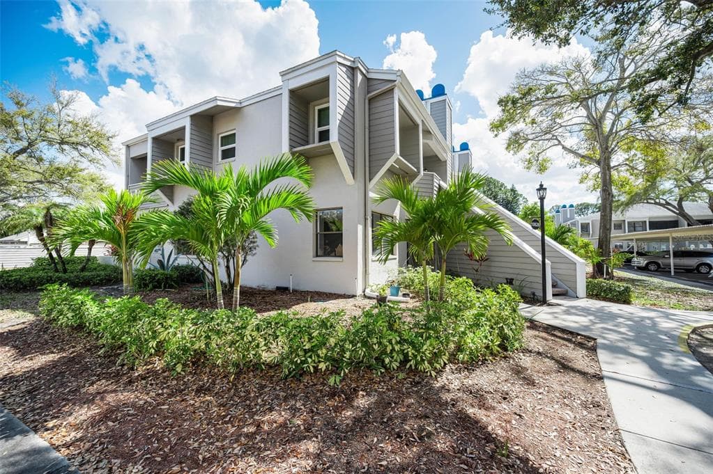 10626 LONGWOOD DRIVE UNIT 102 SEMINOLE, FL 33777