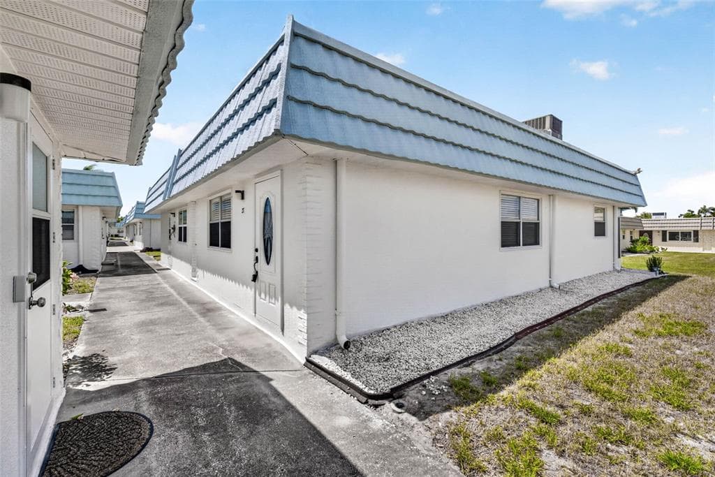 1801 BEDFORD LANE UNIT 27 SUN CITY CENTER, FL 33573
