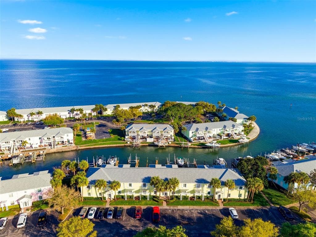 5174 BEACH DRIVE SE UNIT D ST PETERSBURG, FL 33705