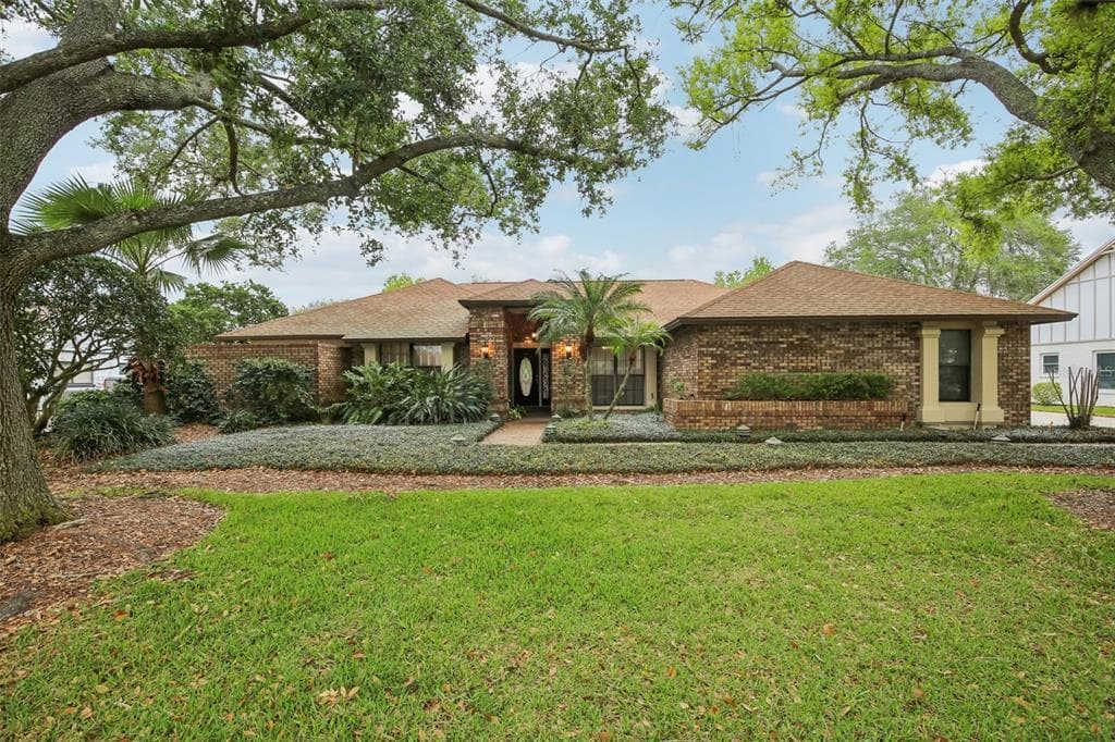 17913 CLEAR LAKE DRIVE LUTZ, FL 33548