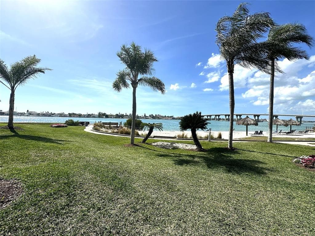 6081 BAHIA DEL MAR CIRCLE UNIT 154 ST PETERSBURG, FL 33715