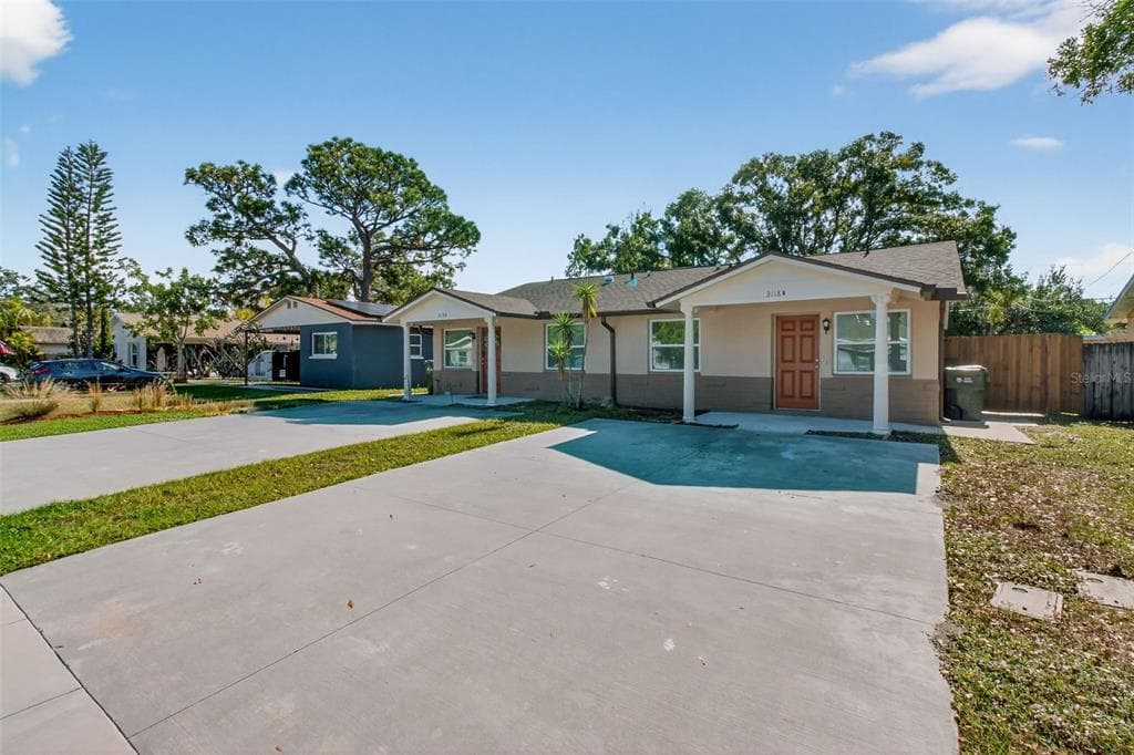 3118 PINE TREE AVENUE UNIT B LARGO, FL 33771