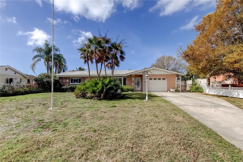 8586 FORSYTH DRIVE SEMINOLE, FL 33772