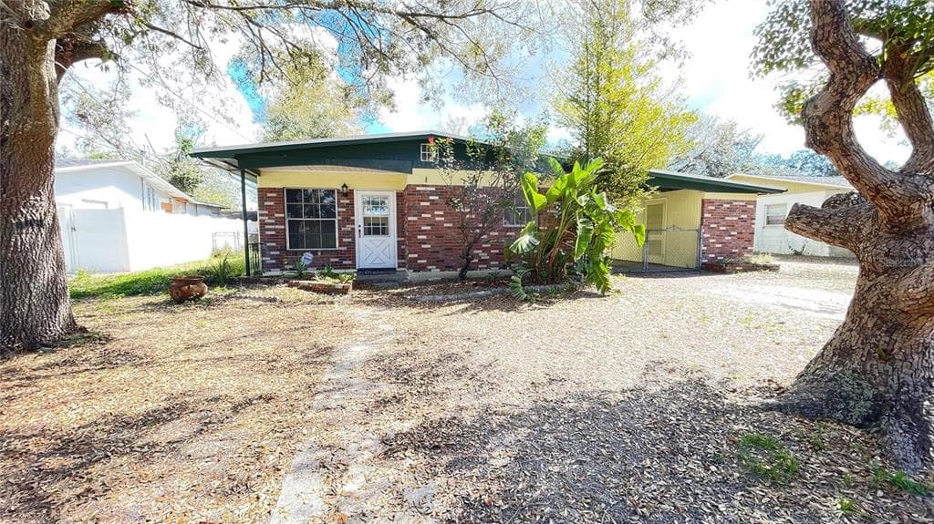 10705 N DIXON AVENUE TAMPA, FL 33612