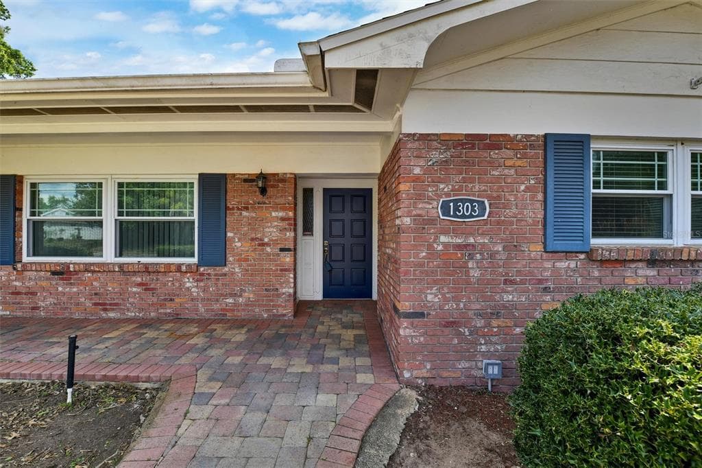 1303 BRANTWOOD DRIVE VALRICO, FL 33594