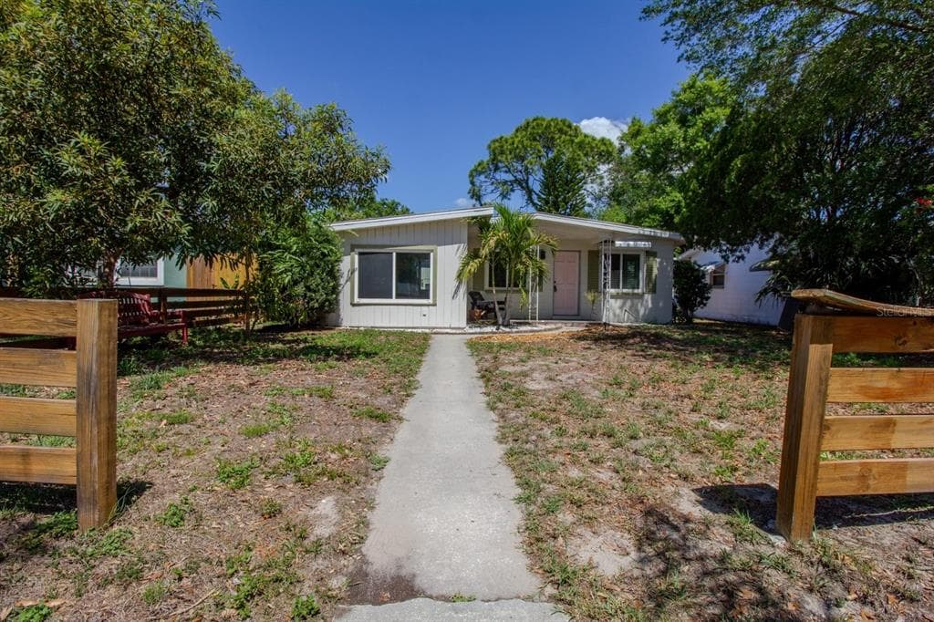 325 42ND AVENUE N ST PETERSBURG, FL 33703