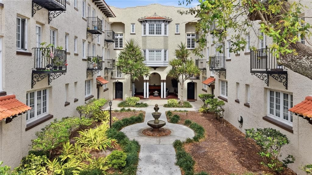 2117 W DEKLE AVENUE UNIT G1 TAMPA, FL 33606