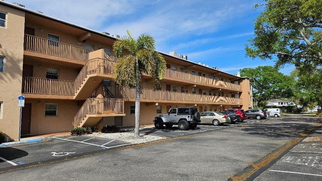 4600 98TH WAY N UNIT 210 ST PETERSBURG, FL 33708