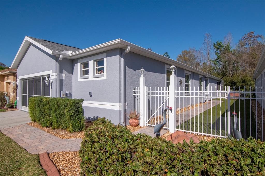 8205 PONKAN ROAD LAND O LAKES, FL 34637