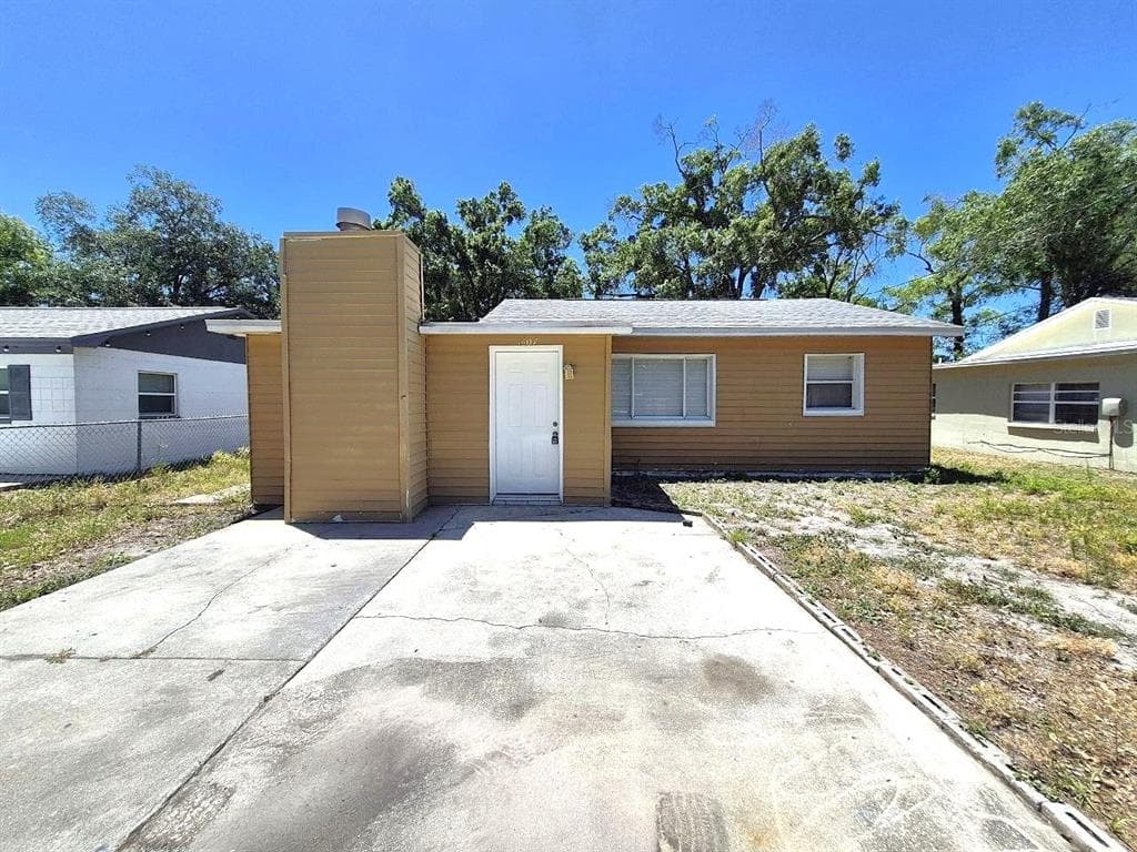 1607 E MAPLE AVENUE TAMPA, FL 33604