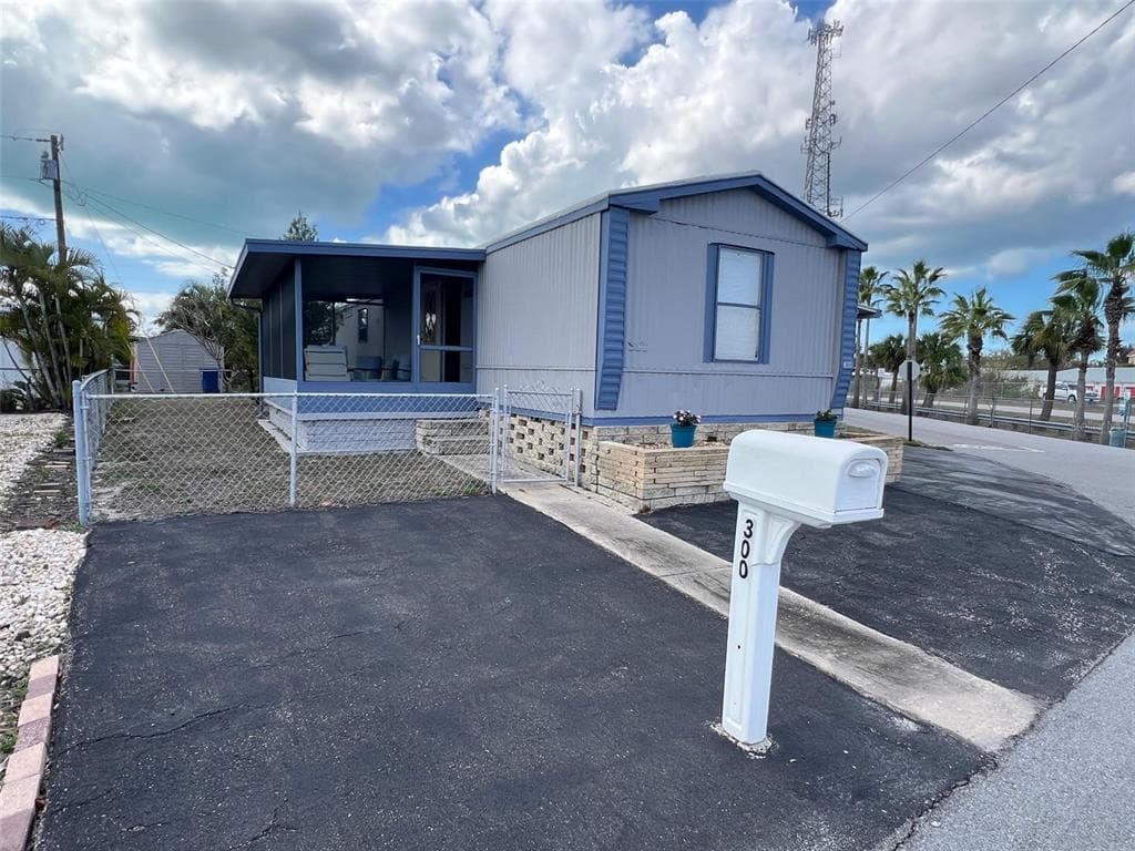 6580 SEMINOLE BOULEVARD UNIT 300 SEMINOLE, FL 33772