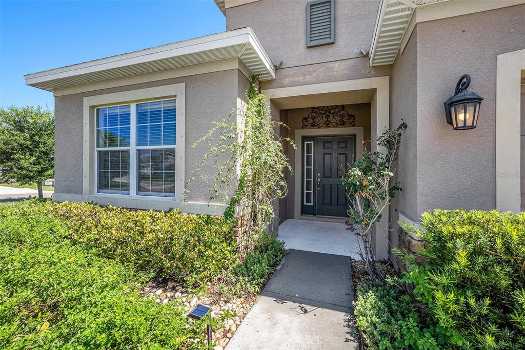8202 WILLOW BEACH DRIVE RIVERVIEW, FL 33578