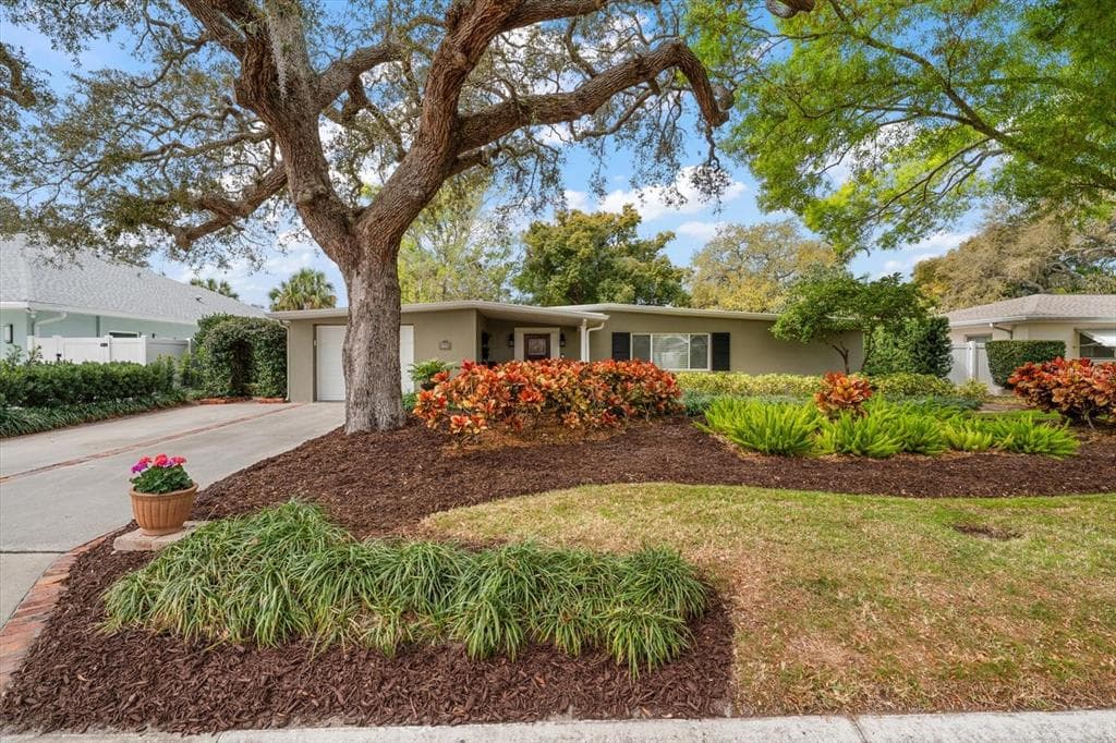 1718 MEREDITH LANE BELLEAIR, FL 33756