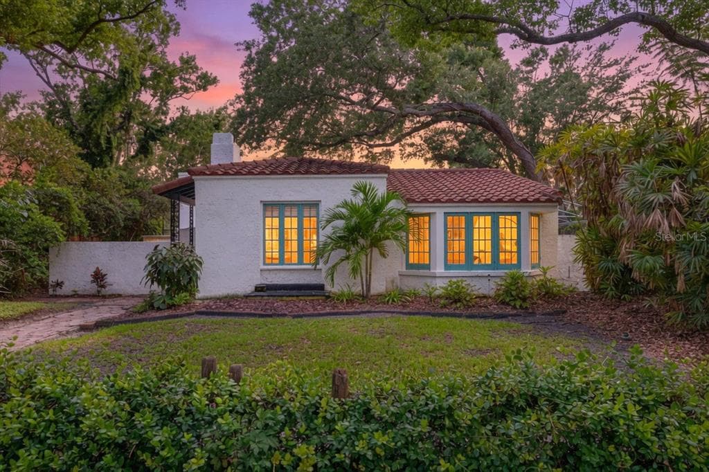 1110 JUNGLE AVENUE N ST PETERSBURG, FL 33710