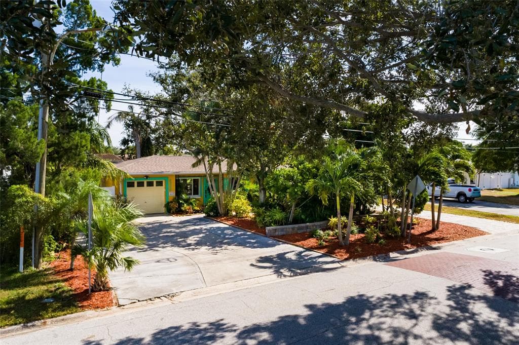 9665 2ND STREET N ST PETERSBURG, FL 33702