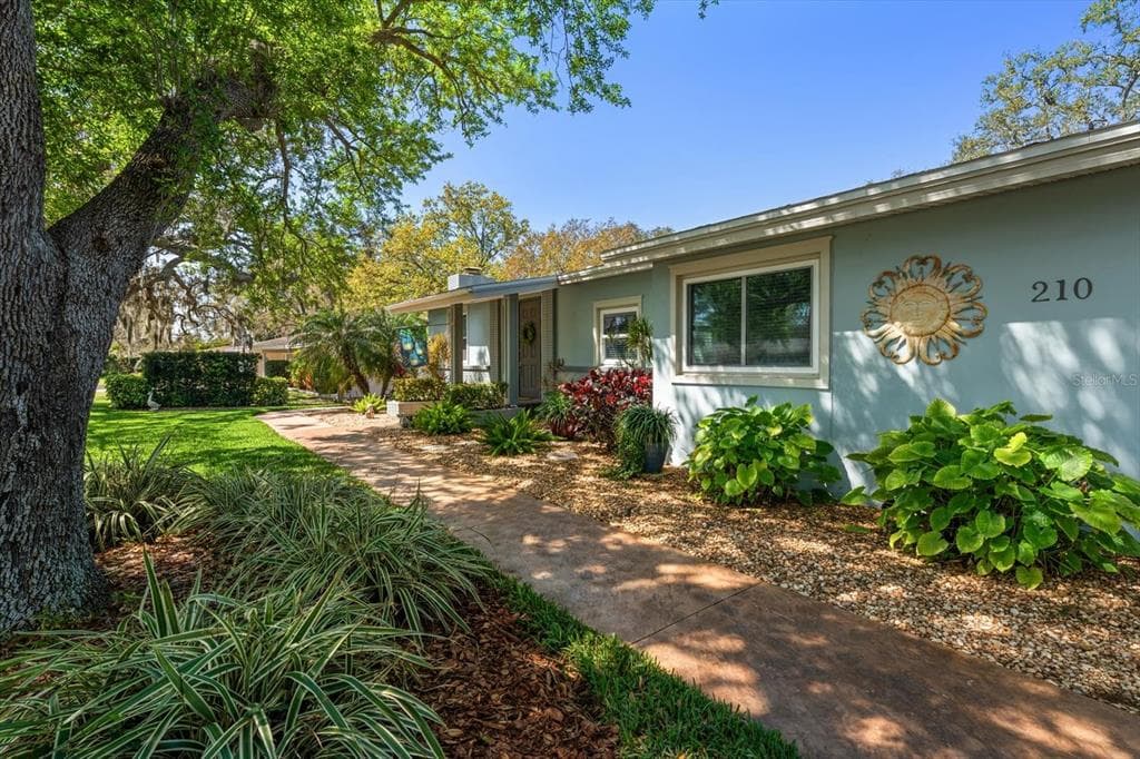 210 LIVE OAK LANE LARGO, FL 33770