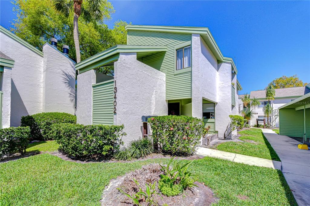 13402 PINE LAKE WAY UNIT 202B TAMPA, FL 33618