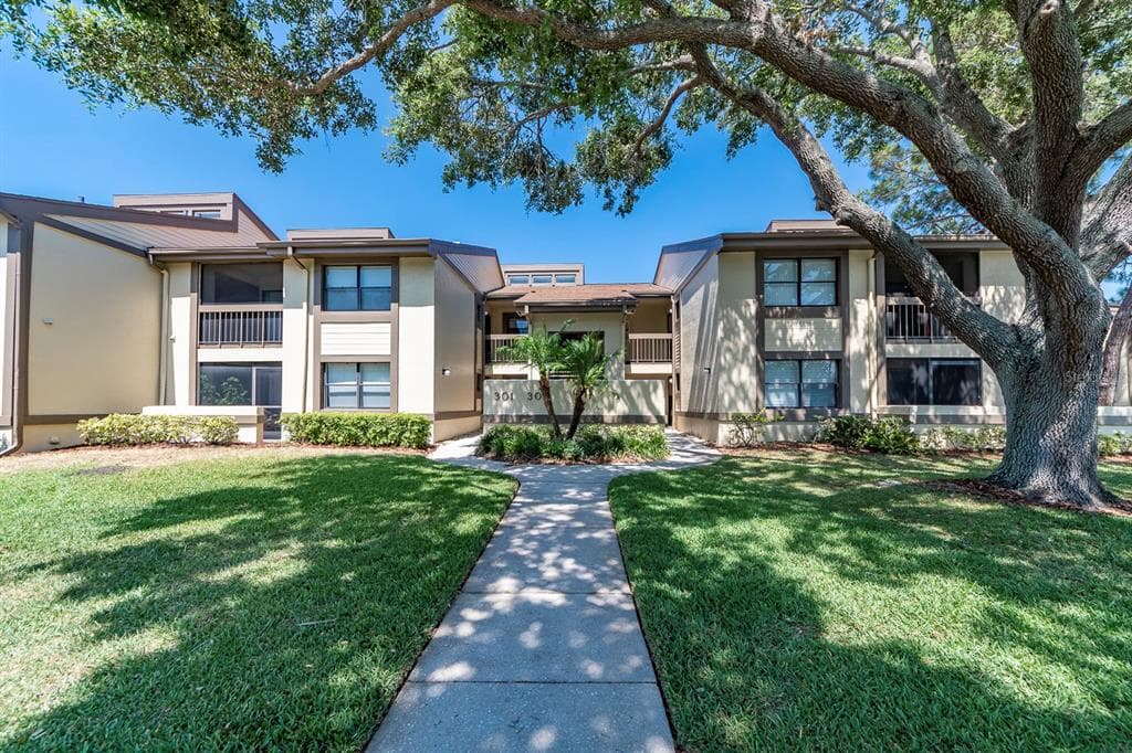 303 WOODLAKE WYNDE OLDSMAR, FL 34677
