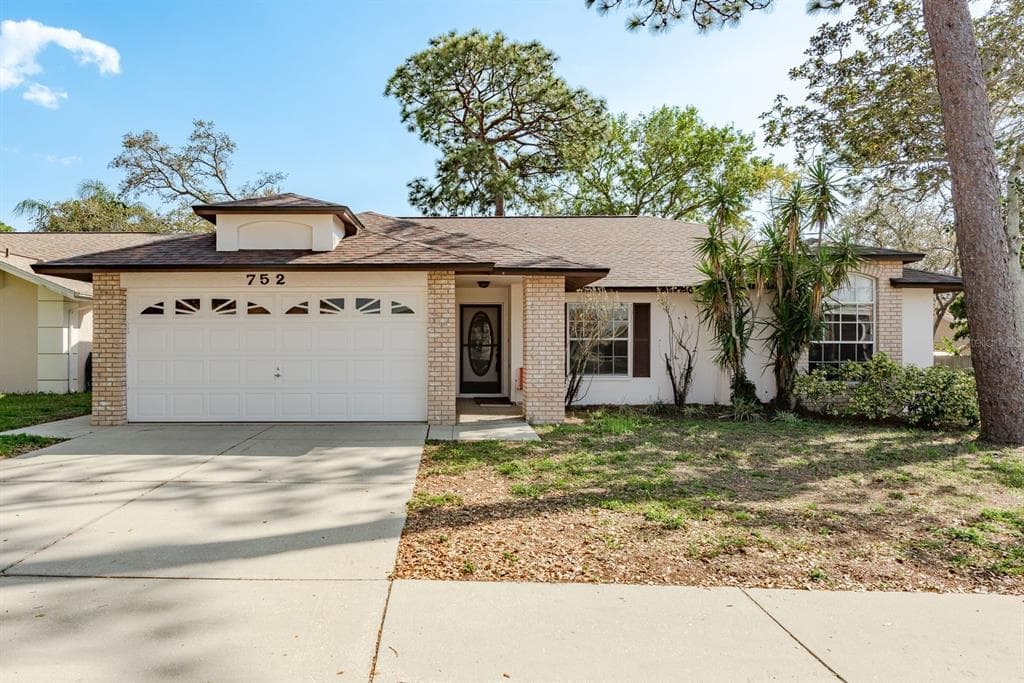 752 BRITTANY PARK BOULEVARD TARPON SPRINGS, FL 34689