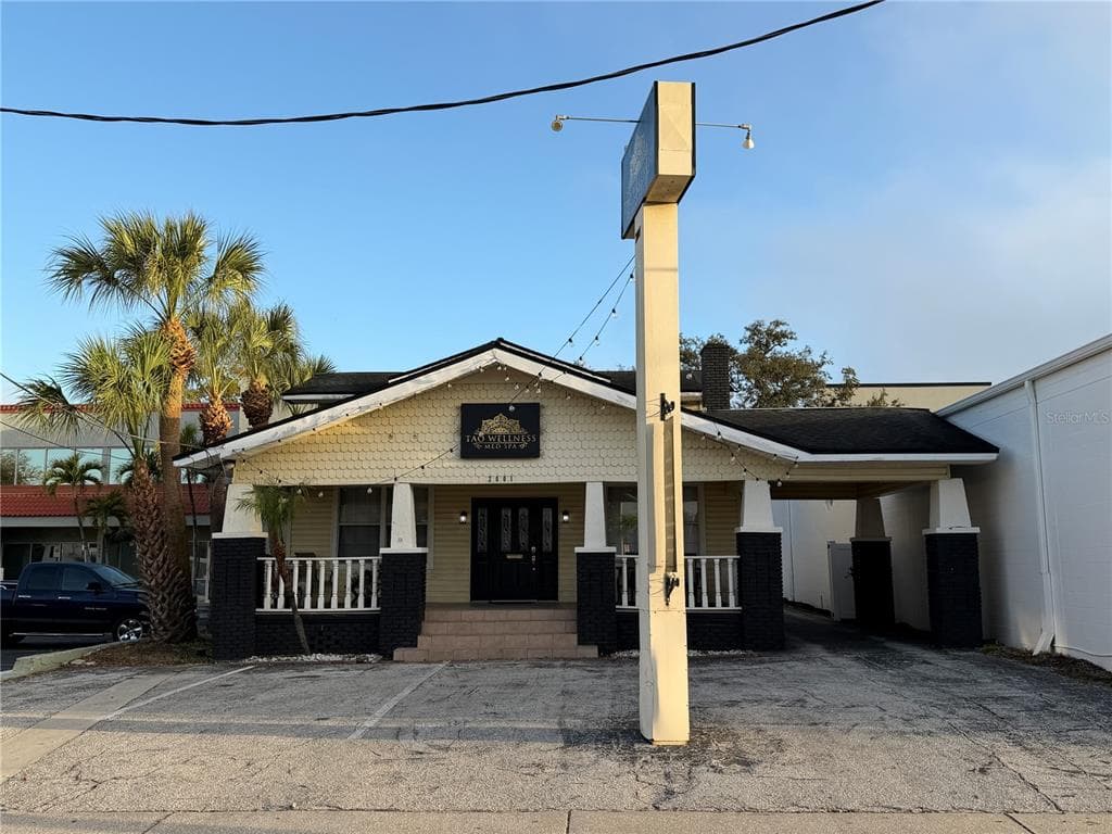 2001 W KENNEDY BOULEVARD TAMPA, FL 33606