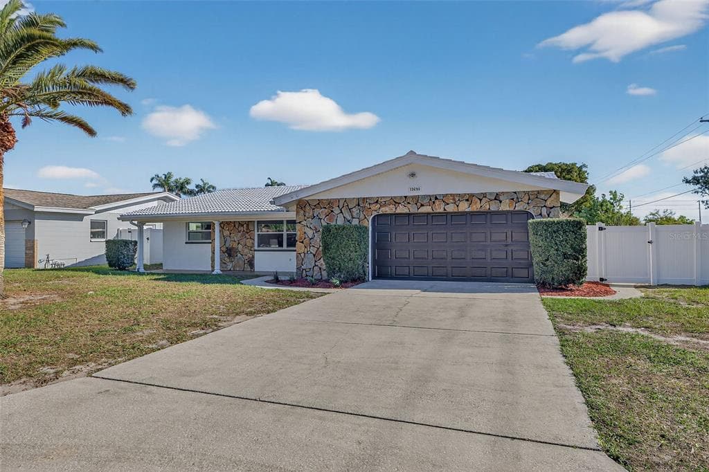 13690 87TH PLACE N SEMINOLE, FL 33776