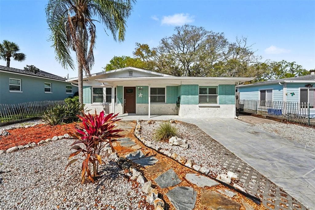 318 BATH STREET TARPON SPRINGS, FL 34689