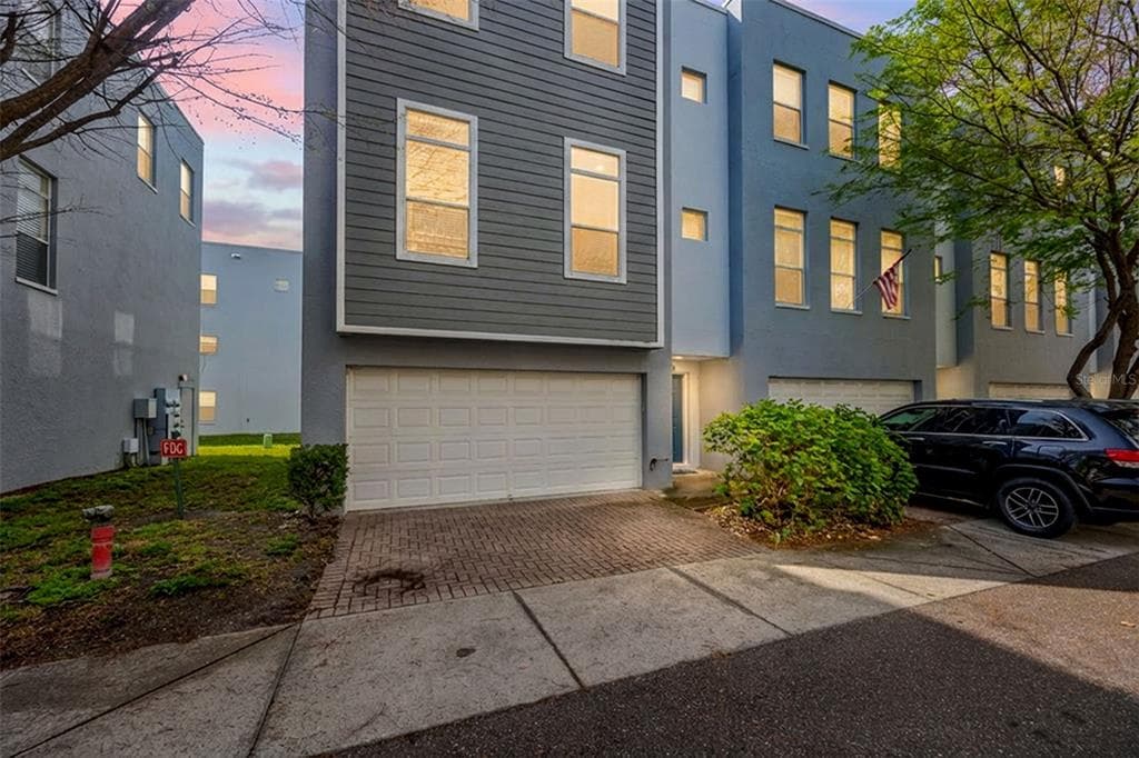 4526 BAY SPRING COURT