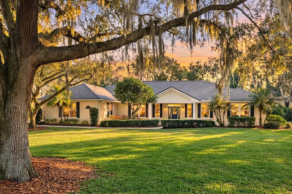 100 WYNDHAM DRIVE WINTER HAVEN, FL 33884