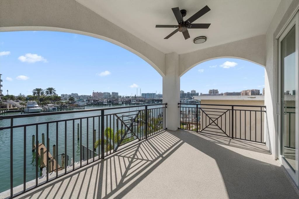 211 DOLPHIN POINT UNIT 203 CLEARWATER, FL 33767
