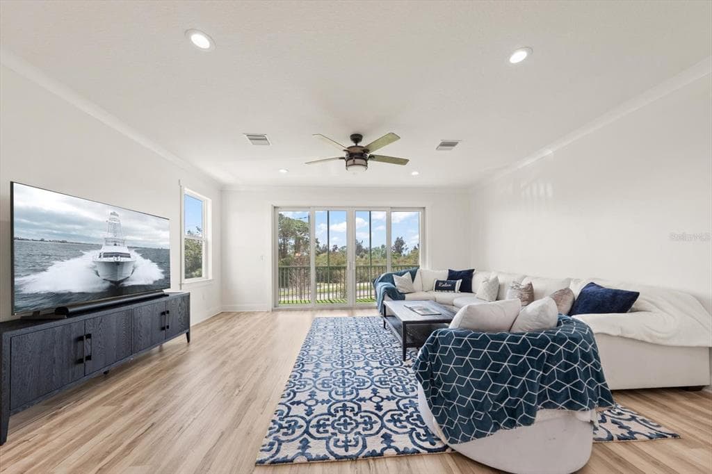 1297 SAVONA DRIVE NE ST PETERSBURG, FL 33702