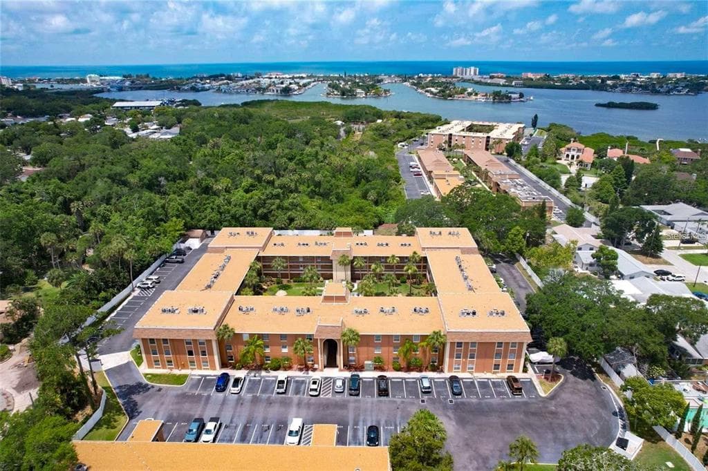 12760 INDIAN ROCKS ROAD UNIT 555 LARGO, FL 33774