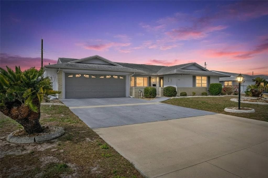 1302 DESERT HILLS DRIVE SUN CITY CENTER, FL 33573