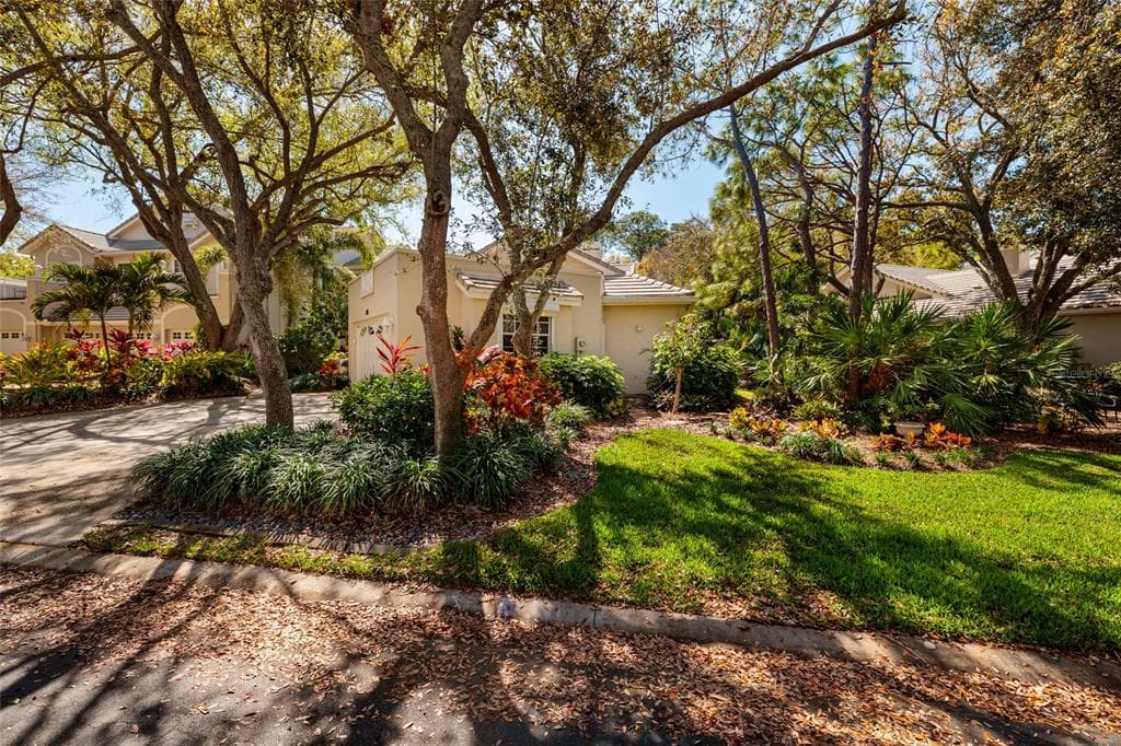 380 FAN PALM COURT NE ST PETERSBURG, FL 33703