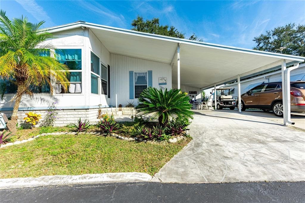 37827 MISSION HILLS AVENUE ZEPHYRHILLS, FL 33541