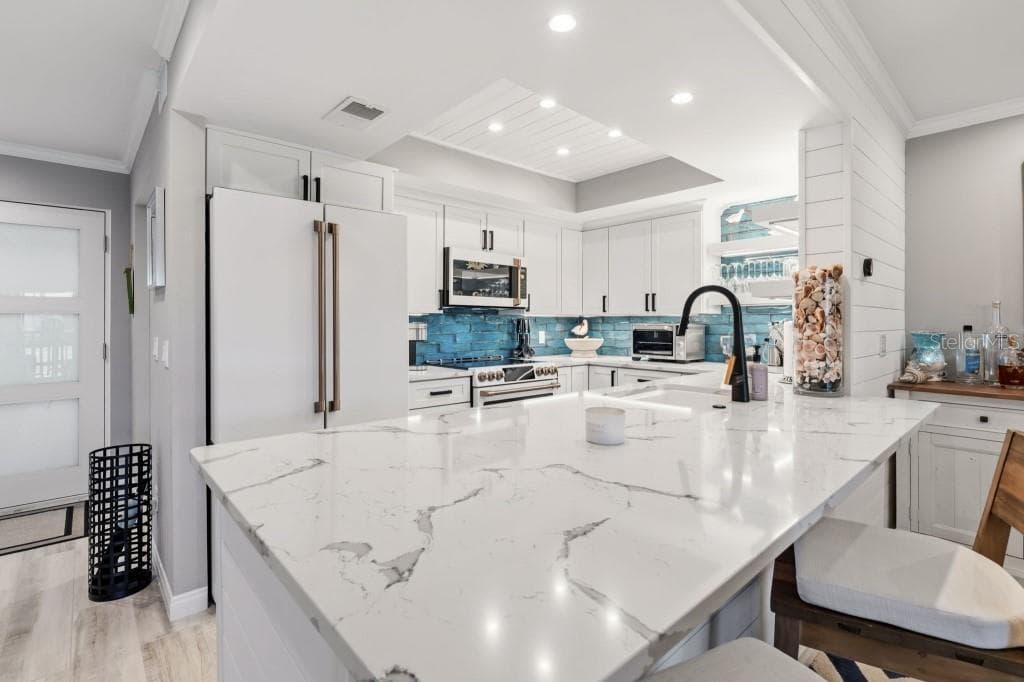 2055 GULF OF MEXICO DRIVE UNIT G2-213 LONGBOAT KEY, FL 34228