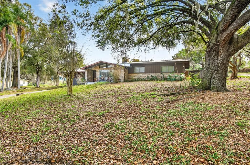 10820 LINDA VISTA LANE DADE CITY, FL 33525