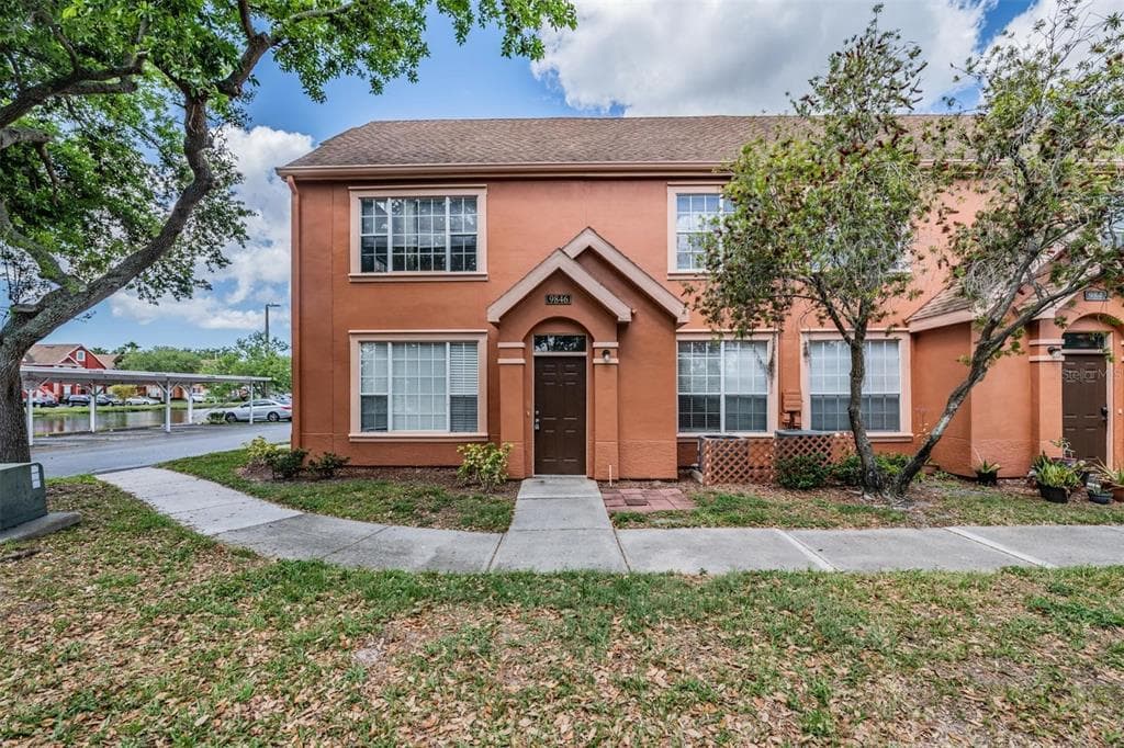 9846 LAKE CHASE ISLAND WAY TAMPA, FL 33626