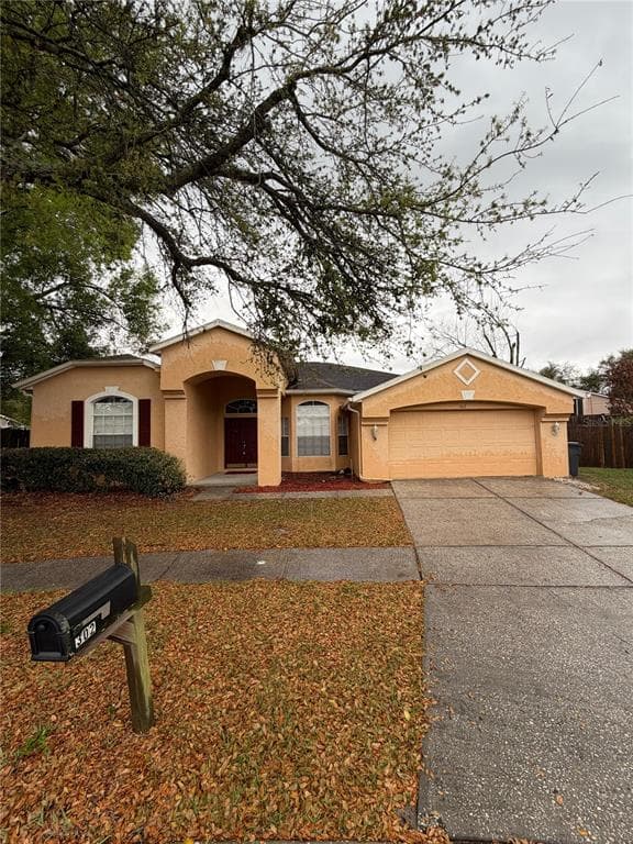 302 CRYSTAL GOBLET COURT VALRICO, FL 33594