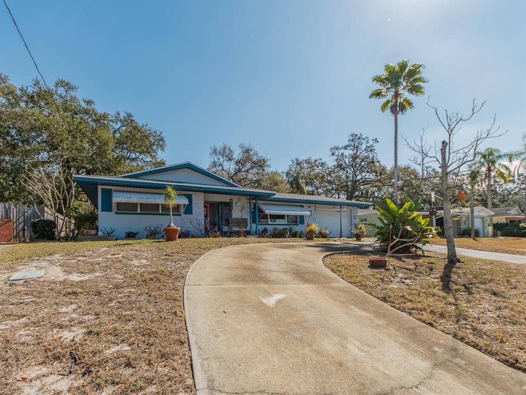 471 SIERRA CIRCLE E LARGO, FL 33770