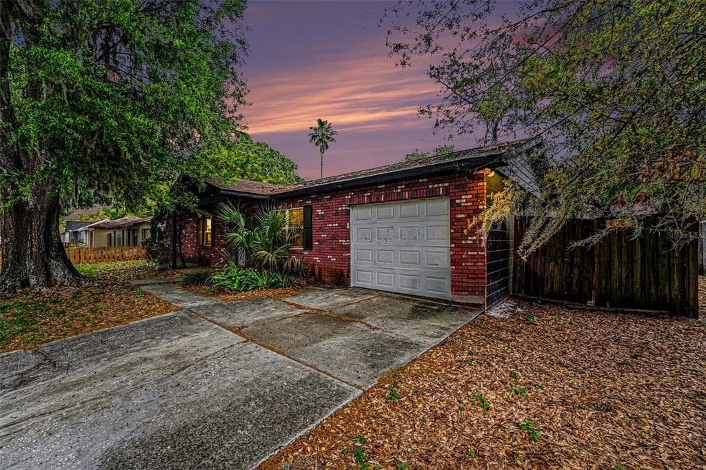 611 LIMBER LANE LAKELAND, FL 33810